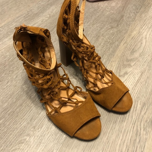 NEW YORK & COMPANY Peep-Toe Women’s Size 8 Strappy Block‎ Heel - Picture 4 of 6